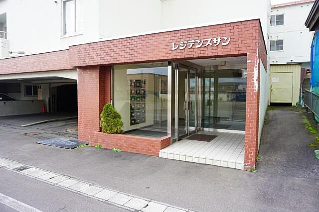 12 / 33