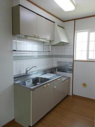 ゴールドクレスト藤井 2階3LDKの室内