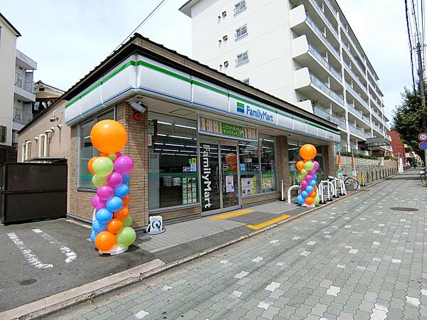 画像19:ファミリーマート 佛教大学前店（380m）