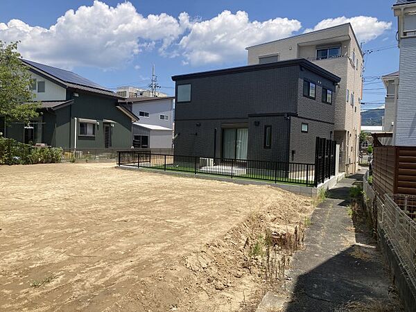 バス停まではなんと徒歩約1分なのでどこに行くにも非常に便利な立地です。
