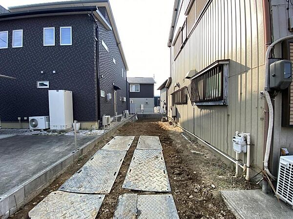 前面道路からの接面通路の幅は約3.0ｍになります！