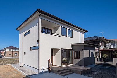 外観:土地面積81坪以上のゆとりの築浅戸建て!お庭にはテラスもあり休日の楽しみが増えますね 外観:土地面積81坪以上のゆとりの築浅戸建て!お庭にはテラスもあり休日の楽しみが増えますね