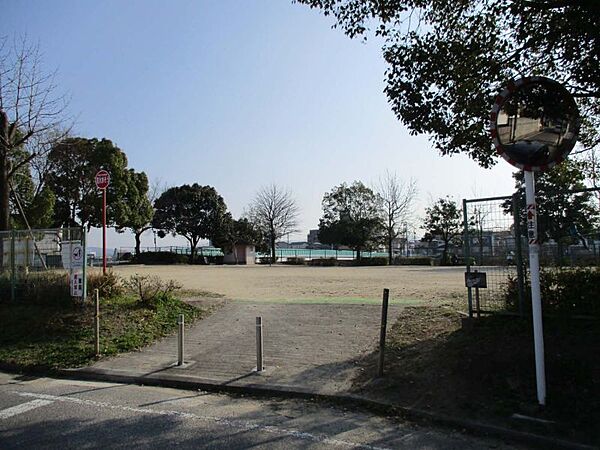 栄町公園まで　62m　徒歩約1分