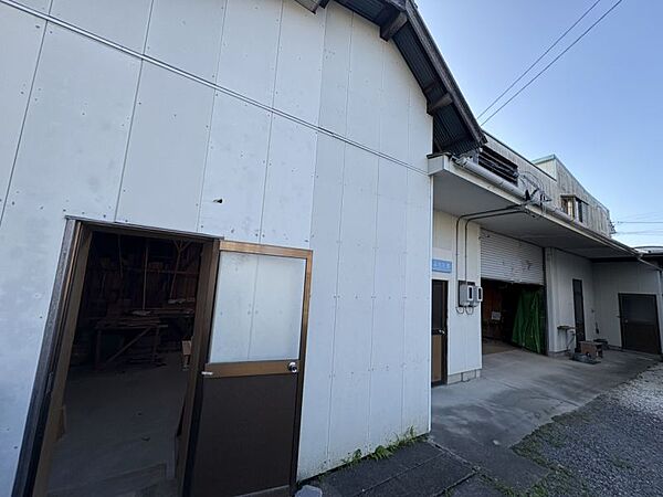 周辺は閑静な住宅街となっており静かな環境でお過ごしいただけます。
