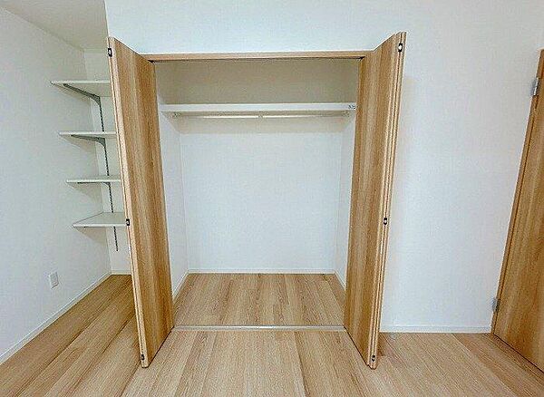 お洋服以外にも掃除機など一か所に集約できます◎