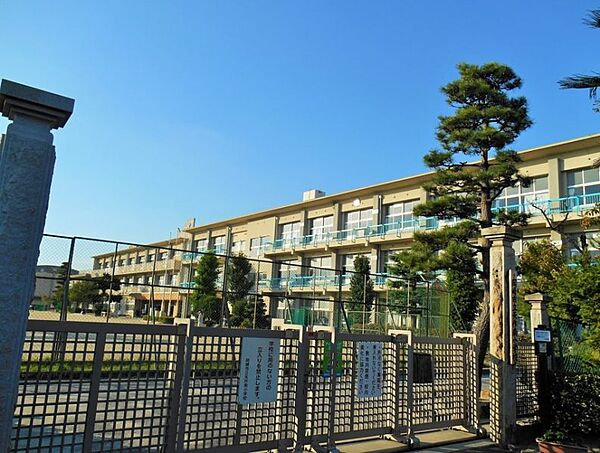 矢作南小学校まで　1700m　徒歩約22分●愛知県岡崎市の公立小学校。校訓は「つとめてやむな」。著名人は石川祐希（バレーボール選手）を選出しています。