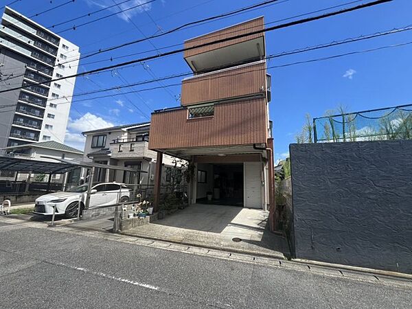 インナーガレージ付きで、雨の日の乗り降りや荷物の出し入れにも配慮しやすい住まい！