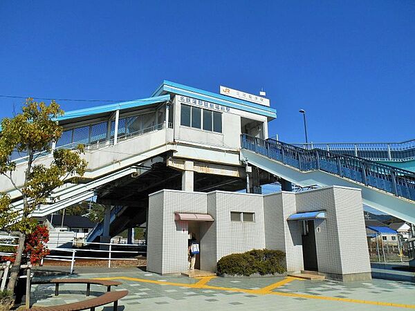 蒲郡競艇場前駅まで　356m　徒歩約5分●その名のとおり、蒲郡競艇場のすぐ近くにある、名古屋鉄道蒲郡線の駅です。蒲郡駅までは3分で着くので毎日の通勤通学にも便利です。