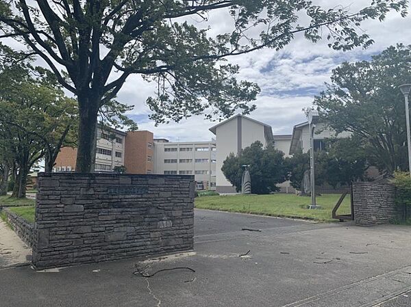 安城南中学校まで　884m　徒歩約12分●安城市城南町にある公立中学校。《校訓》拓く　部活動参観・懇談会があり日頃の様子を少しでも感じることができます。