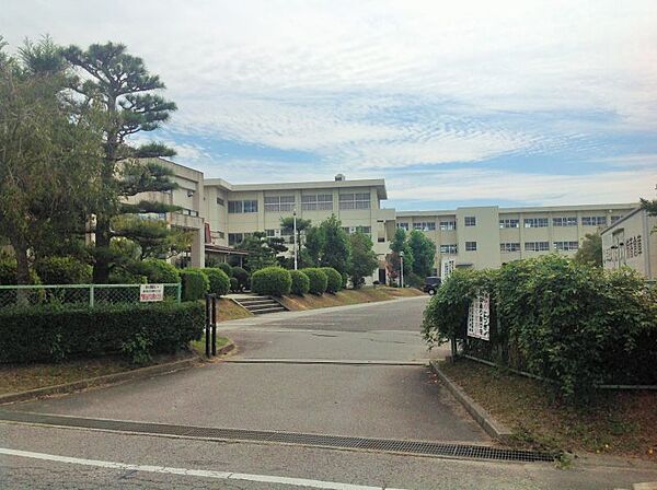 荻谷小学校/徒歩約20分/約1600ｍ