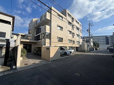 外観:南向きで陽当たり良好の間取りとなっています♪(※一部CG加工により残置物を除去しています。) 外観:南向きで陽当たり良好の間取りとなっています♪(※一部CG加工により残置物を除去しています。)
