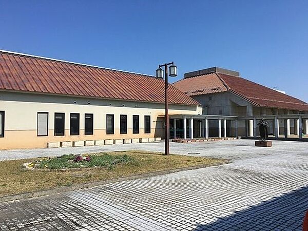 猿投棒の手ふれあい広場県指定無形民俗文化財となっている「棒の手」の展示をする「豊田市棒の手会館」をはじめ、ホールや会議室等文化施設と体育館や野球場、ゲートボール場、大きな広場等を兼ね備えた複合…