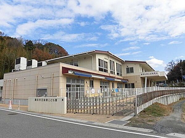 益富こども園開所時間（7：30～18：00月～土）早朝保育、延長保育あり。益富こども園の周りは木々に囲まれており、緑がとても多く、豊かな自然の中で子どもたち一人一人がのびのびと過ごすことができます…