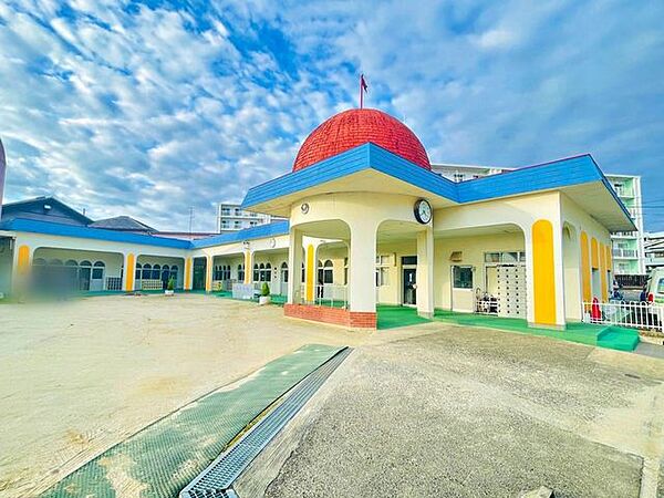 美里幼稚園メルヘン調の園舎と丸いドームの屋根の下、元気な美里っ子たちは、夢のある園生活を楽しんでいます。私学教育の利点を活かすため、特色のある教育として、知能開発課養育・漢字教育・体育・鼓笛などを…