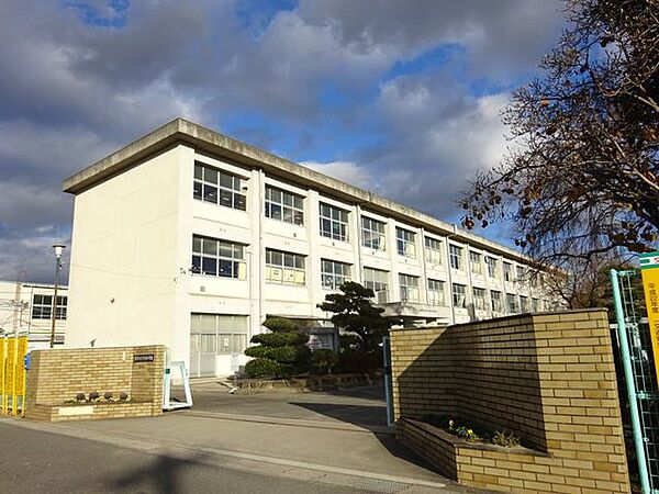 豊田市立竹村小学校 1700m