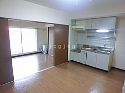 クリスタルコート 402 4階1LDKのリビング/ダイニング