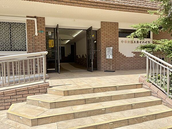 スロープもあり、ゆったりとしたエントランス