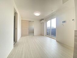 ロイヤルタウン八戸 203 2階1LDKのリビング/ダイニング