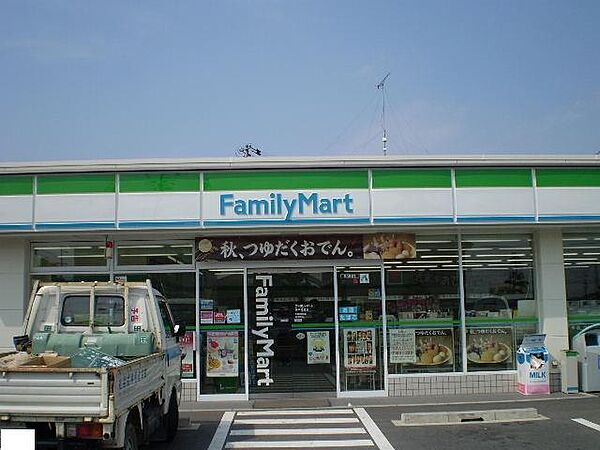 画像25:ファミリーマート関東福野町店まで372ｍ