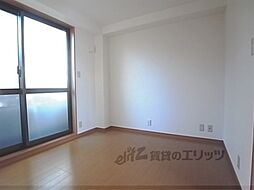 近鉄京都線 上鳥羽口駅 徒歩15分の賃貸マンション 4階2Kのリビング/ダイニング