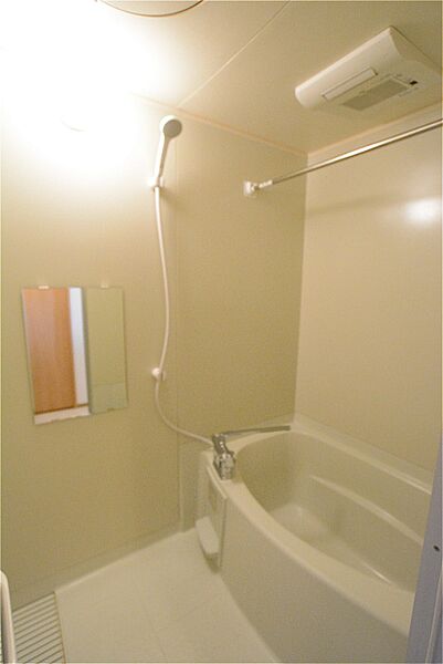 画像4:浴室乾燥機・サーモスタット混合水栓