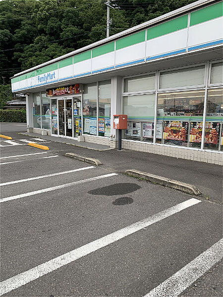 画像19:ファミリーマート観音寺流岡店 648m