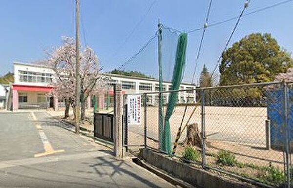 画像24:福知山市立六人部小学校（374m）