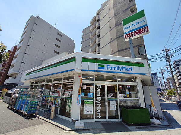画像26:コンビニ「ファミリーマート新栄一丁目店まで200m」