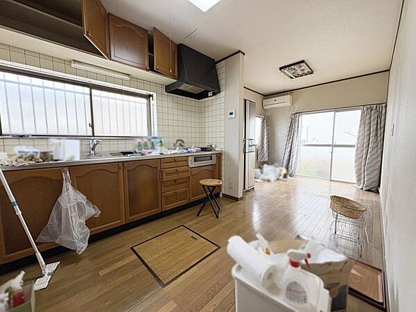 家族をより近くに感じられ，コミュニケーションも取りやすい約9.5帖のダイニングキッチン。