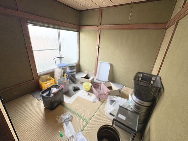 高温多湿の日本の気候に適した和室。調湿機能のある畳が快適な空間を維持してくれます：和室約4.5帖
