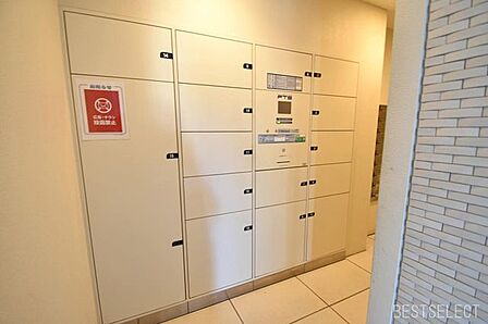 不在時や急な用事の際にも荷物の受取ができる宅配ボックス。