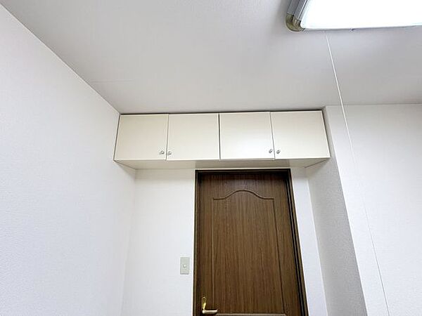 クローゼット＋吊戸棚が設けられ，お洋服から小物までしっかり収納ができそう：洋室約4.15帖