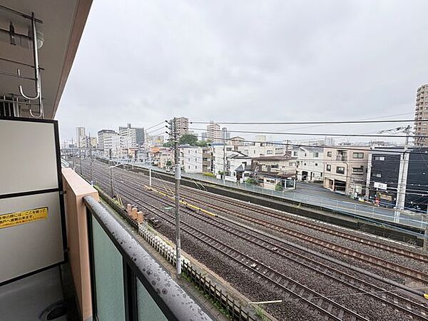 4階部分の為，外からの視線が気になりにくく，落ち着いてお過ごしいただけます。