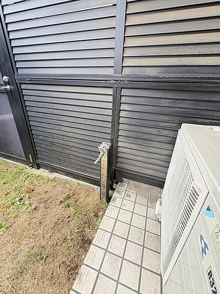お掃除や植物への水やりなどあると便利な外水栓。