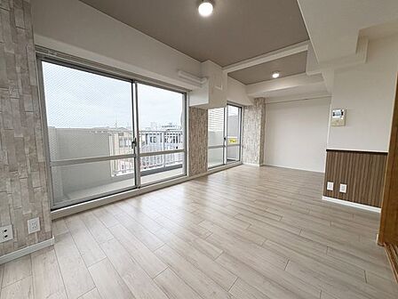 開口部が広く開放的な空間で穏やかなひと時をお過ごしいただけます。