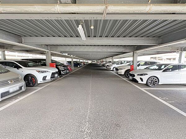 お車の出入りがしやすい自走式立体駐車場。