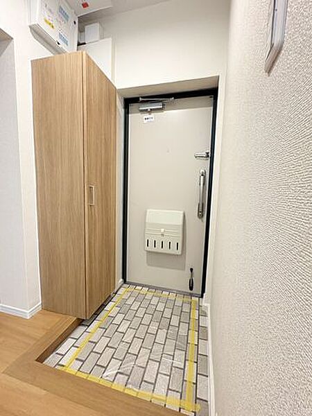 玄関ドアはダブルロック仕様。防犯面で抑止効果が期待できます。