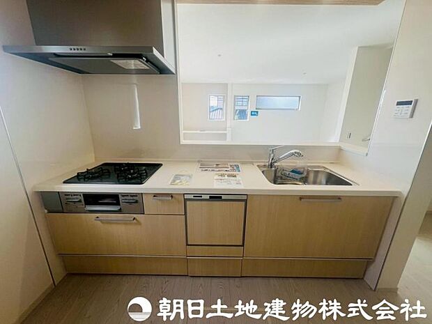 ご家族みんなで調理ができるキッチン空間となっております。