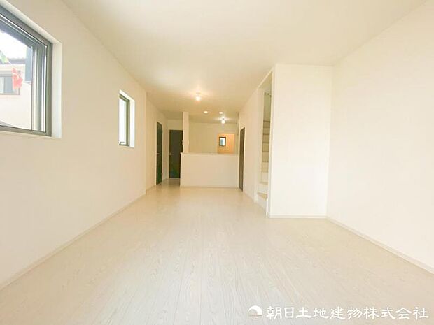 【リビング】ここに住むからこそ意味がある。そんな特別感に浸りながら、毎日を愉しんでいただきたいです。