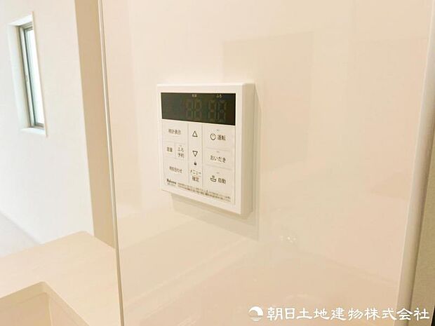 【給湯スイッチ】夕飯時の忙しい時でもボタン一つでいつでも温かいお風呂を沸かすことが出来ます。