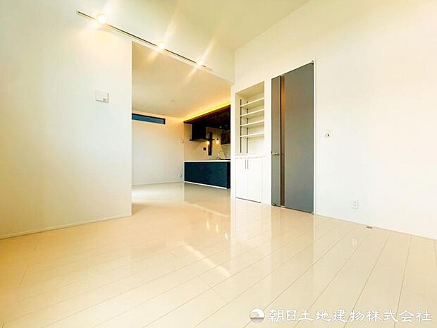 【リビング】リビングは入ってくる風も多く換気も十分にでき、自然光で長く過ごせます