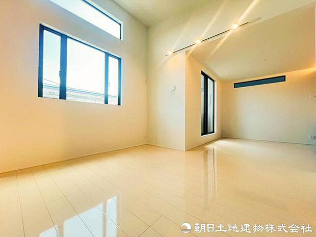 【リビング】ここに住むからこそ意味がある。そんな特別感に浸りながら、毎日を愉しんでいただきたいです。