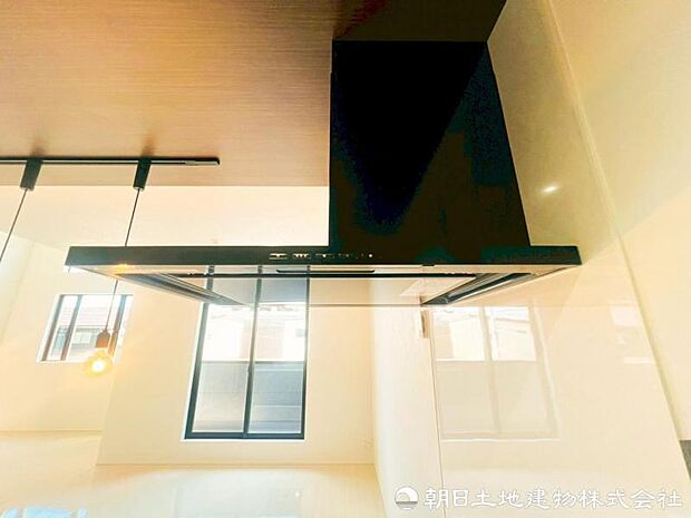 【レンジフード】お料理中の嫌な煙もレンジフードがしっかりと換気してくれます