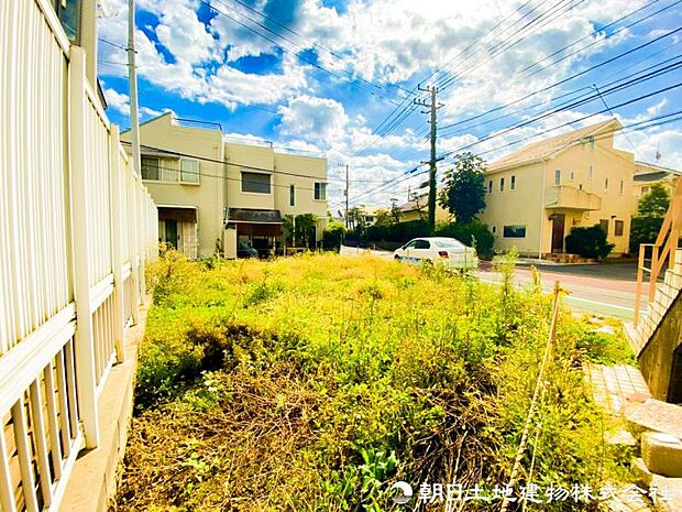 忙しく過ぎゆく日常を置き去るほど、ゆったりした時間が流れる住環境。 『快適』は「家」と「街」と「環境」が調和した時に訪れるだと改めて感じさせてくれます。