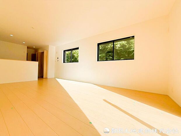 【リビング】上質な時間を育む暮らしのメインステージ。寛ぎとコミュニケーションを育む居心地のよい場所。