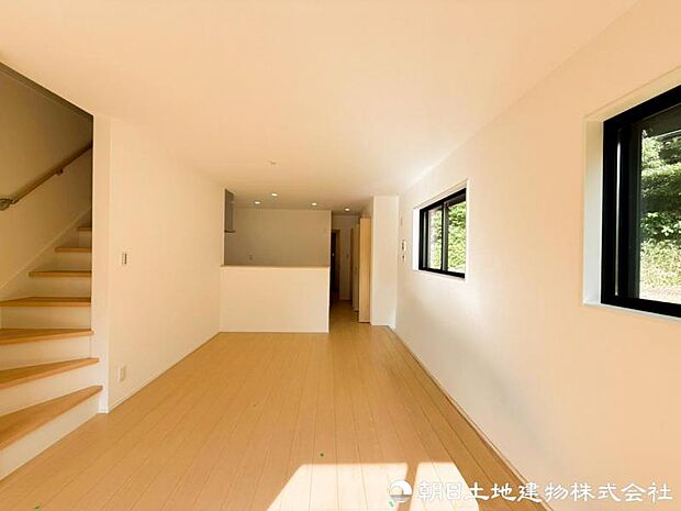 【リビング】ここに住むからこそ意味がある。そんな特別感に浸りながら、毎日を愉しんでいただきたいです。