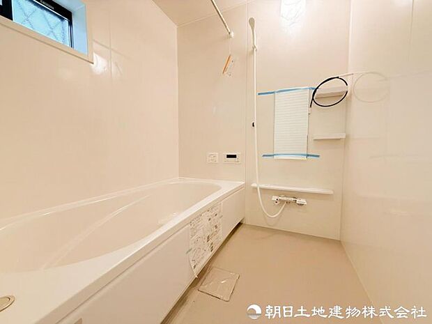 【洋室】お子様の心と身体を見守る子供部屋として、思春期のプライバシーを重視し、成長に合わせて机やベッドを自由にレイアウトできるようにと、小さな自立心を育むお部屋作りを見越してご覧下さい。