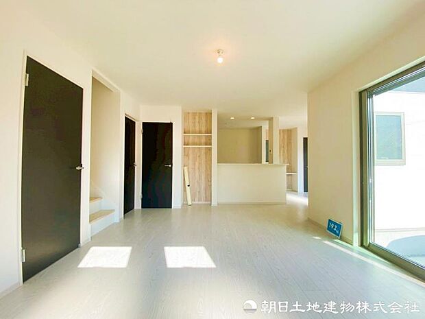 【リビング】多くの時間を過ごすリビング明るく家族の笑顔が溢れる空間になります