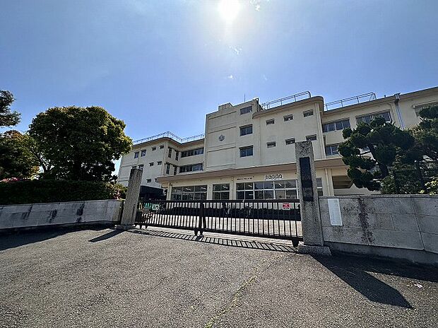 花水小学校、、、約580ｍ