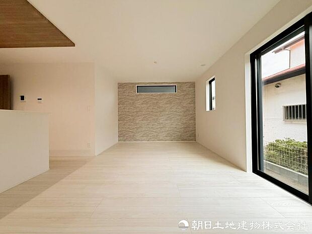 【外観写真】陽当りや通風・仕様設備やお部屋の大きさの比較、近隣・周辺環境や街並みなど、資料には掲載していない情報が現地にはたくさんあります。